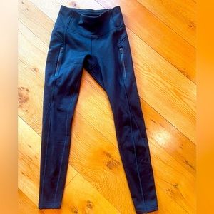 Womens/Girls Size XS Athleta Winter Weight Leggings w zipper detail EUC